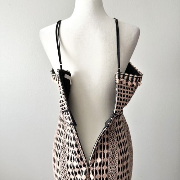 Harlyn Blush & Black Lace Overlay Sheath Cocktail Dress Scallop Hem Size Medium - Picture 9 of 15